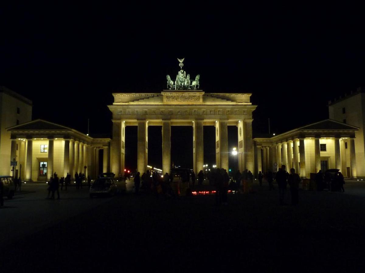 Apartment&Rooms Near Brandenburg Gate Берлин Экстерьер фото